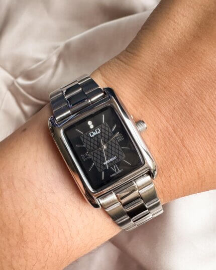Reloj QYQ pequeño plateado