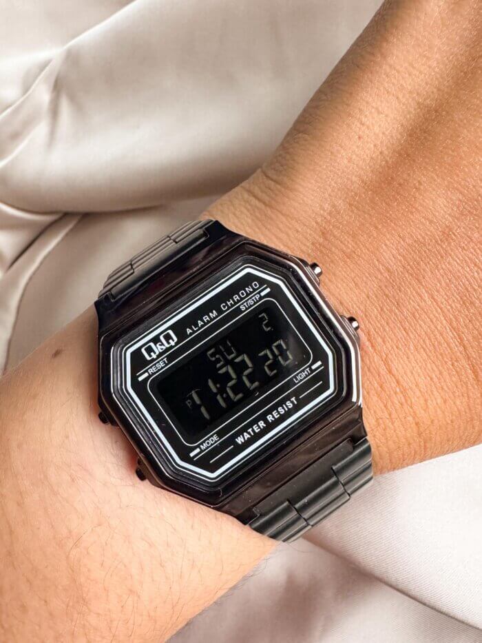 Reloj QYQ digital negro - Imagen 1