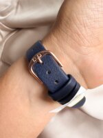 Reloj QYQ de mujer azul - Imagen 3