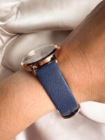 Reloj QYQ de mujer azul - Imagen 2