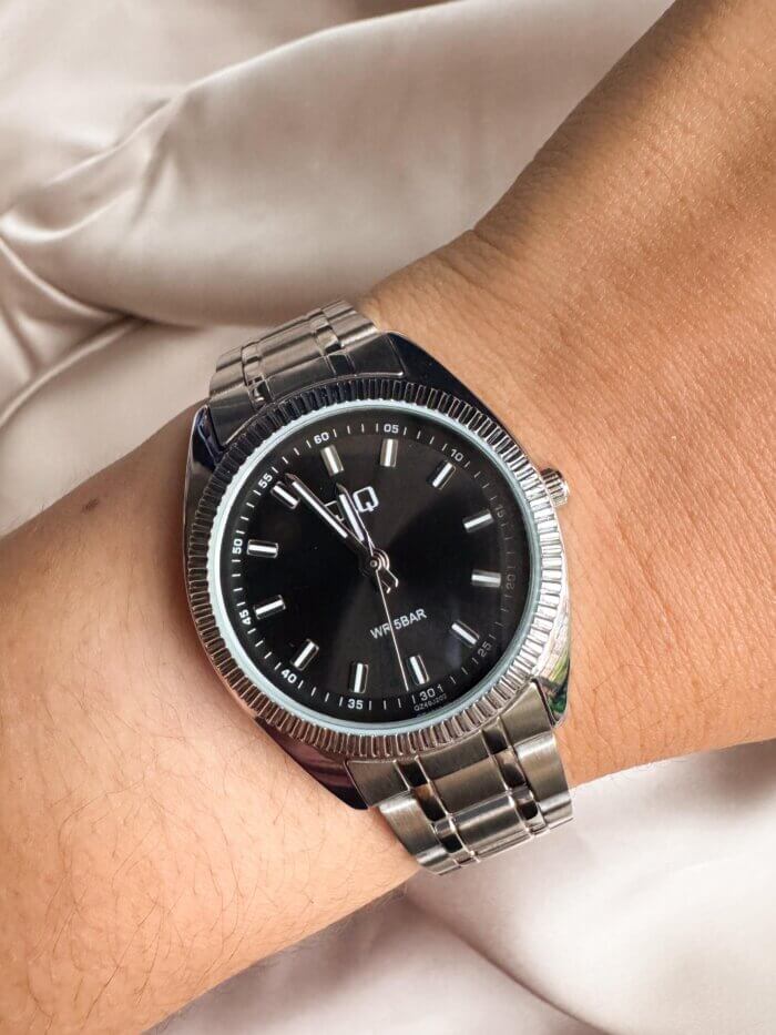 Reloj QYQ Plateado pequeño - Imagen 1