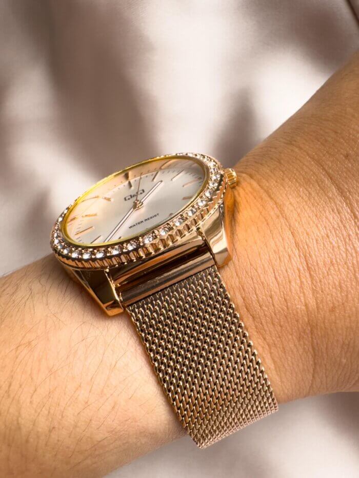 Reloj QYQ oro rosa piedritas - Imagen 2