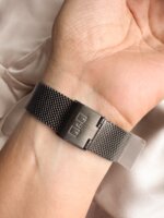 Reloj QYQ negro piedras - Imagen 3