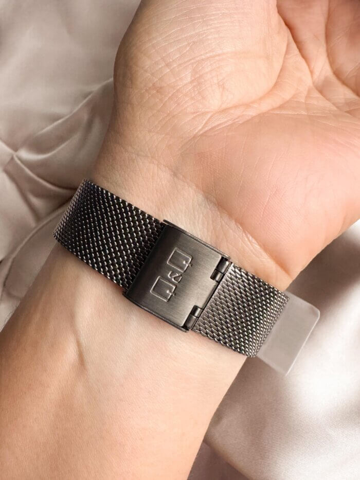 Reloj QYQ negro piedras - Imagen 3