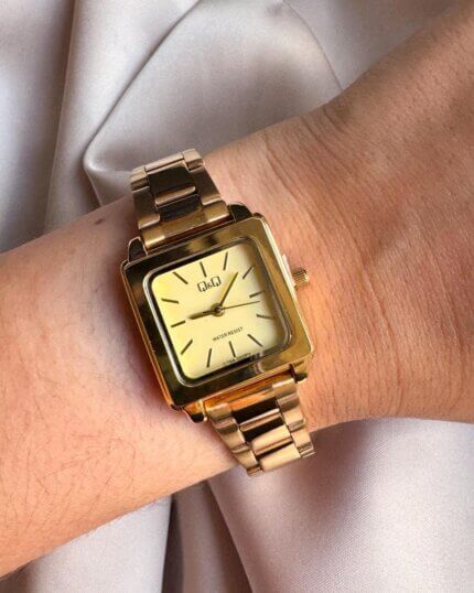 Reloj QYQ dorado pequeño