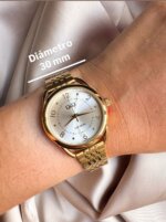 Reloj QYQ dorado pequeño - Imagen 2