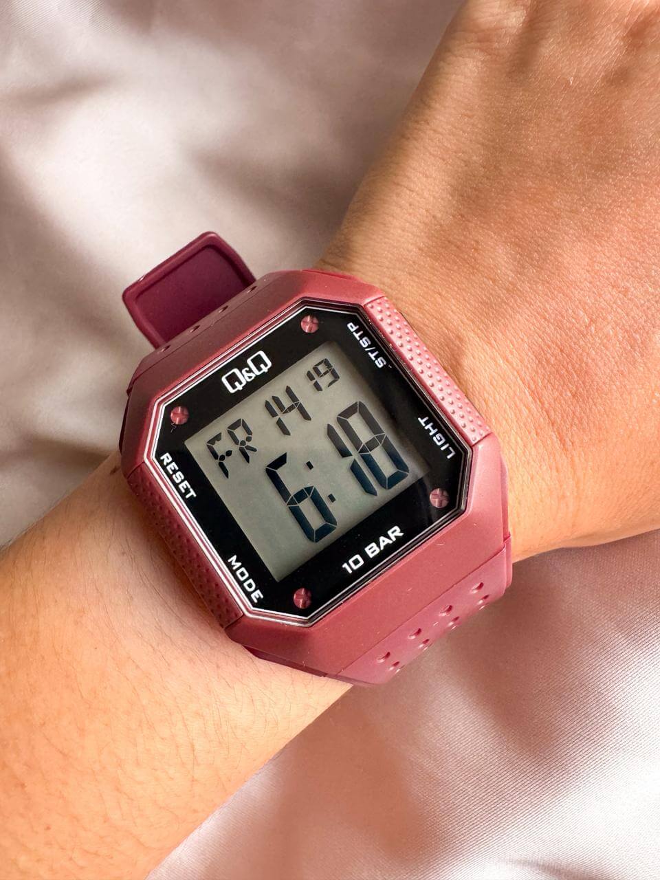 M158J008Y digital vinotinto Reloj QYQ digital M158J008Y vinotinto - Imagen 1