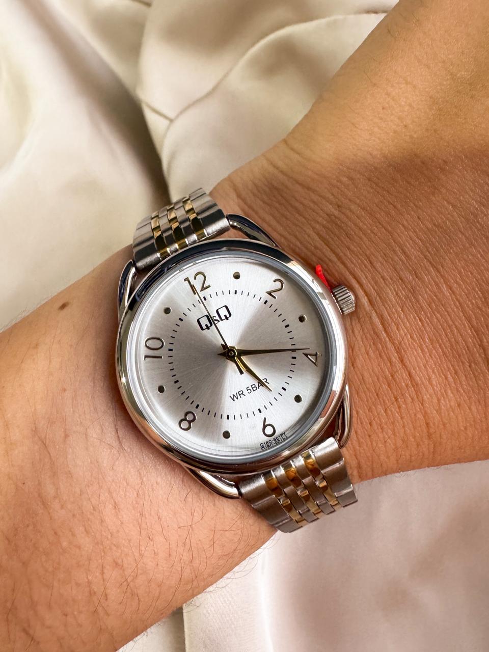 Q18C-501PY BI COLOR PEQUEÑO Reloj QYQ Q18C-501PY BICOLOR - Imagen 1