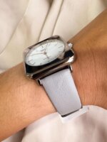 Reloj QYQ Q40B-007PY GRIS - Imagen 2