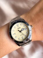Reloj QYQ Q55A-001PY plateado dama