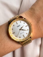 Reloj QYQ QC07J031Y DORADO
