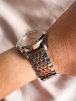 Reloj QYQ QC07J415Y BICOLOR - Imagen 2