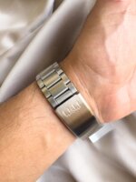 RELOJ QYQ A37A PLATEADO FONDO NEGRO - Imagen 3