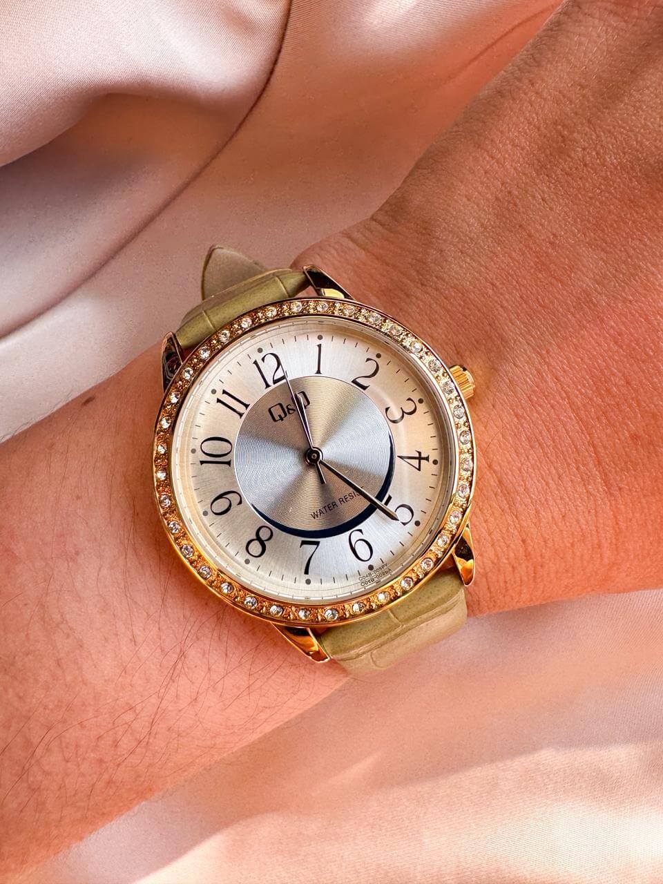 Q04B-005PY cuero verde piedras RELOJ QYQ Q04B-005PY VERDE - Imagen 1