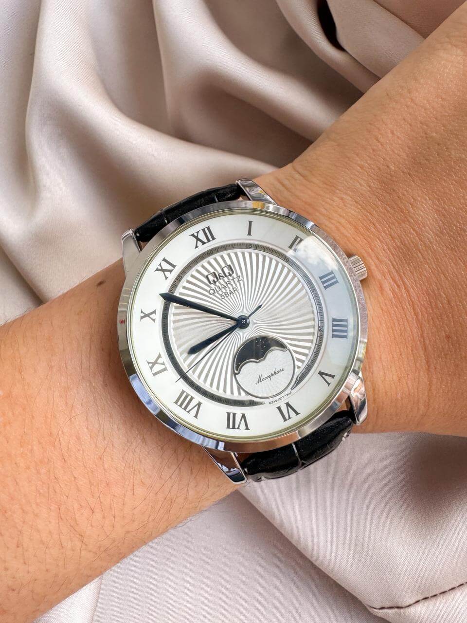 QYQ Z10 CUERO NEGRO FONDO BLANCO RELOJ QYQ Z10 NEGRO - Imagen 1