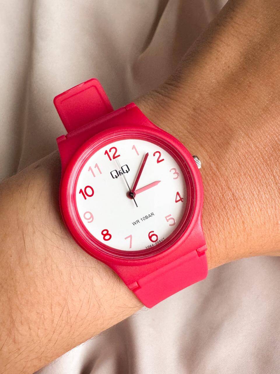 V06A-005VY rayado vinotinto RELOJ QYQ V06A-005VY ROJO - Imagen 1