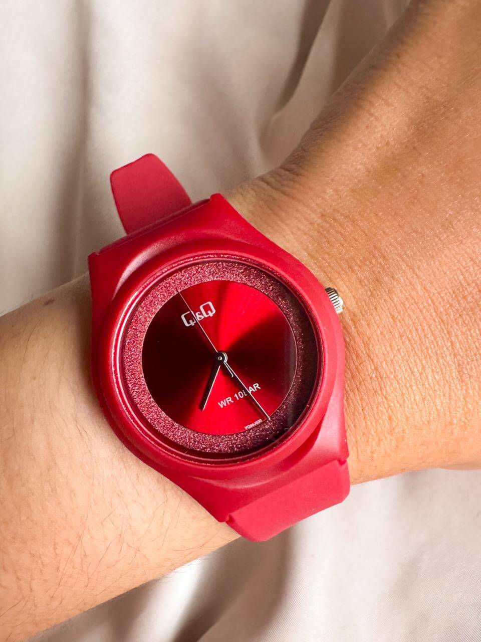 VQ86J030Y plastico vinotinto RELOJ QYQ VQ86J030Y VINOTINTO - Imagen 1